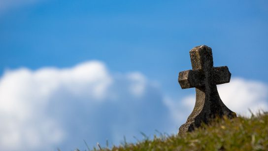 grave sky cross old stone 674443