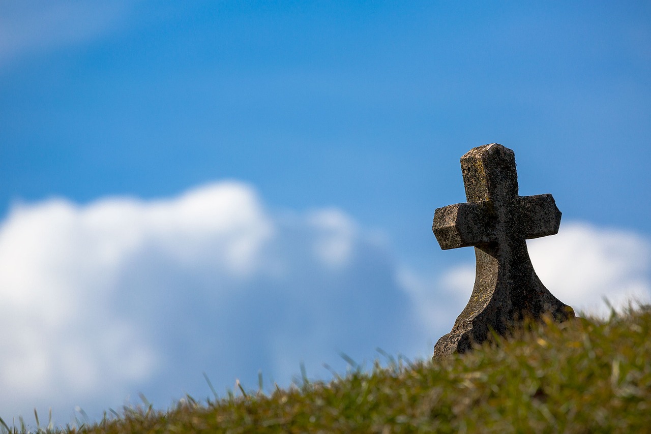 grave sky cross old stone 674443